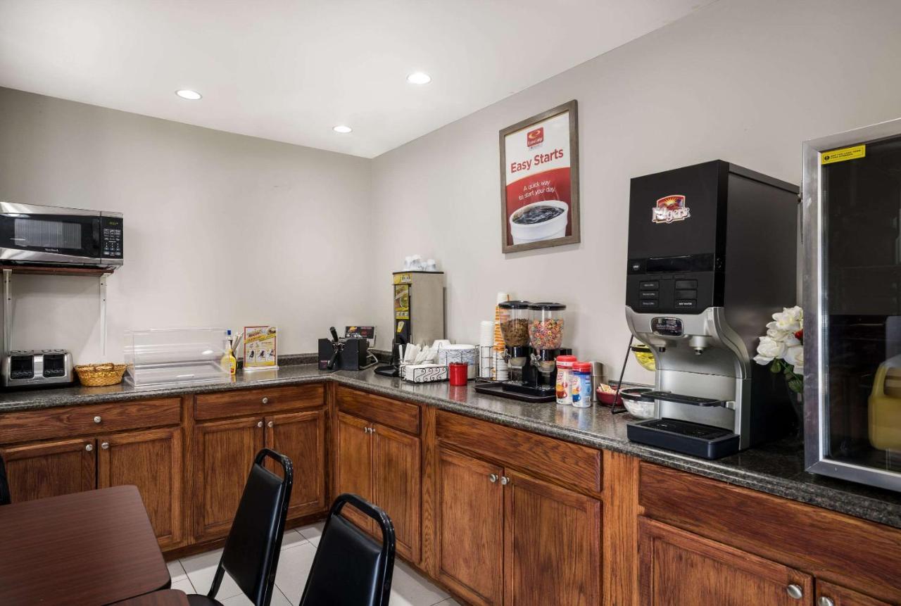 Econo Lodge Inn&Suites Canandaigua Esterno foto